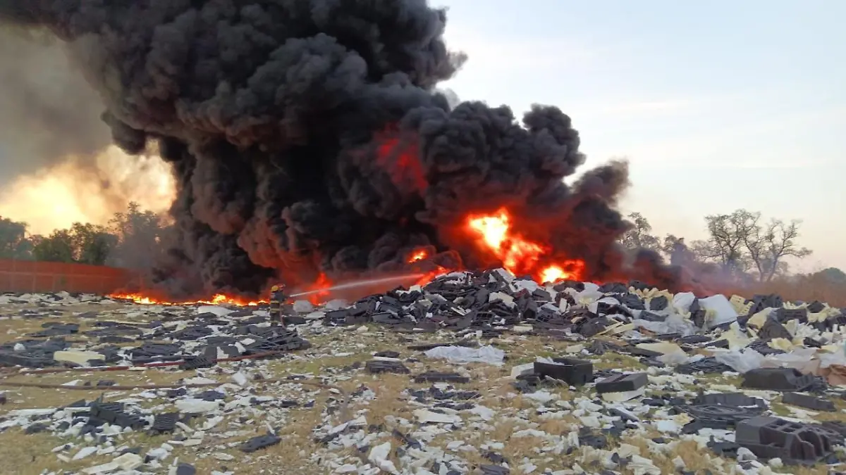 incendio en recicladora (4)